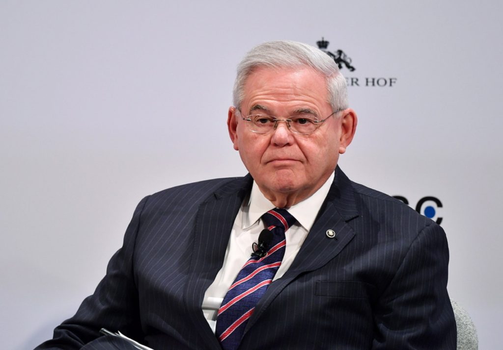 Γερουσιαστής Μενέντεζ για Μόρια: «Η διεθνής κοινότητα πρέπει να κάνει περισσότερα για να συνεργαστεί με την Ελλάδα»