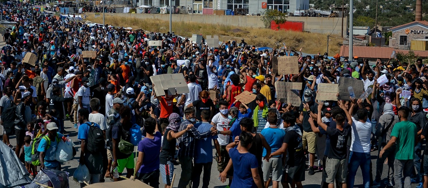 Χιλιάδες αλλοδαποί ξεσηκώθηκαν και ζητούν να φύγουν από τη Λέσβο