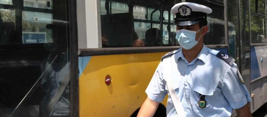 Τρεις συλλήψεις και 197 πρόστιμα για μη χρήση μάσκας σε χθεσινούς ελέγχους της ΕΛ.ΑΣ.