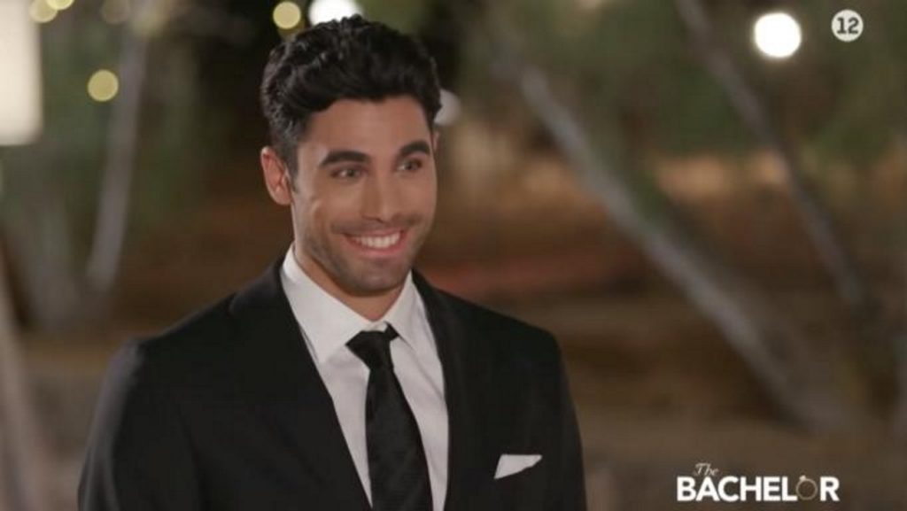 Πρεμιέρα χθες για το «Bachelor» – Τα «έδωσε όλα» το Twitter – «Πιο κάτω δεν πάει τραγικό το επίπεδο» (βίντεο-φωτο)