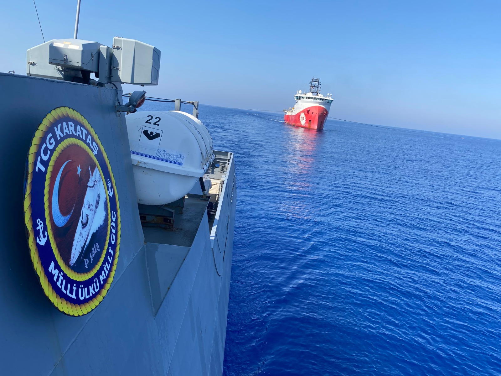 ‘Αγκυρα: «Το Ναυτικό μας συνεχίζει να προστατεύει  το Oruc Reis»