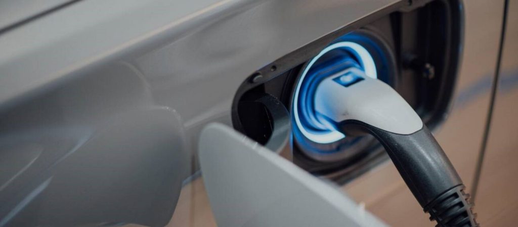 «Κινούμαι Ηλεκτρικά»: Ρεκόρ αιτήσεων για επιδότηση αγοράς ηλεκτρικών οχημάτων