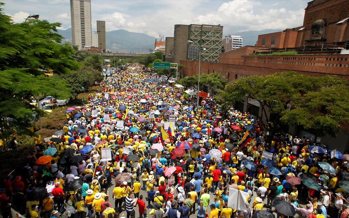 Κολομβία: Συγκρούσεις διαδηλωτών και αστυνομίας στην Μπογκοτά – Δέκα νεκροί