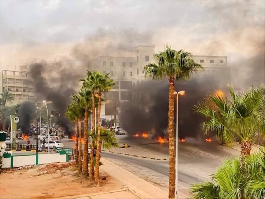 Λιβύη: Επεισόδια και φωτιές σε διαδηλώσεις στη Βεγγάζη για τις συνθήκες διαβίωσης (βίντεο)