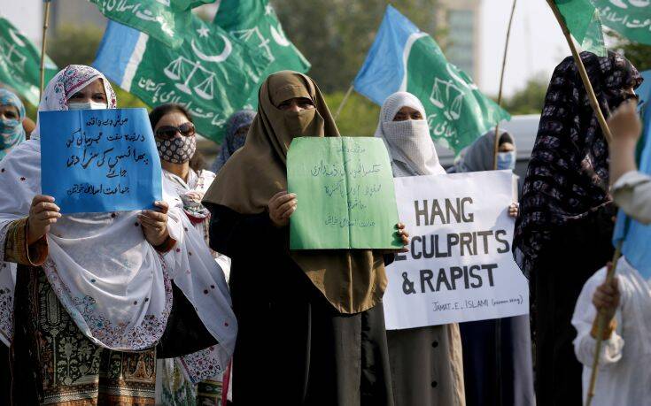 Πακιστανός αστυνομικός διοικητής: «Η γυναίκα που βιάστηκε ευθύνεται για τον βιασμός της»!