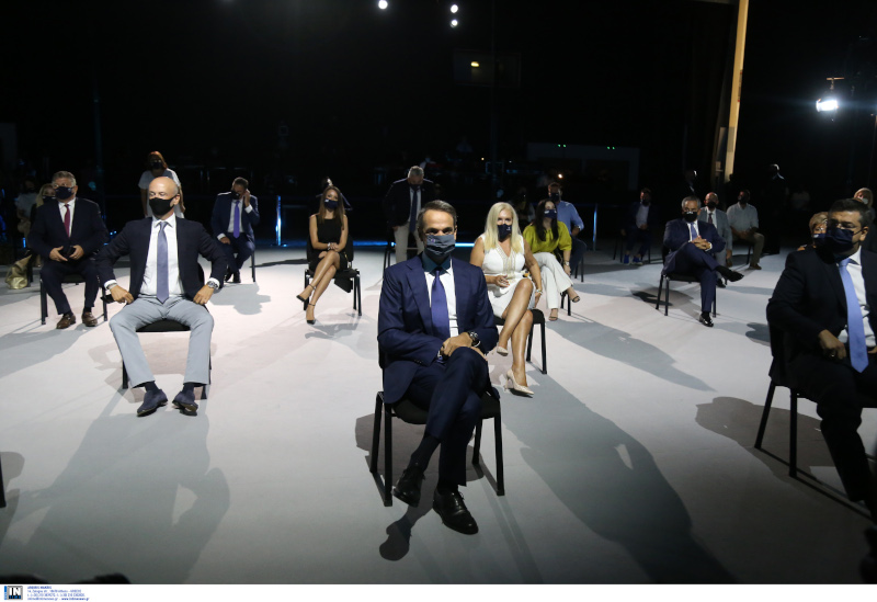 ΔΕΘ εν καιρώ κορωνοϊού: Μάσκες παντού και αποστάσεις – 50 άτομα στο ακροατήριο (φώτο)