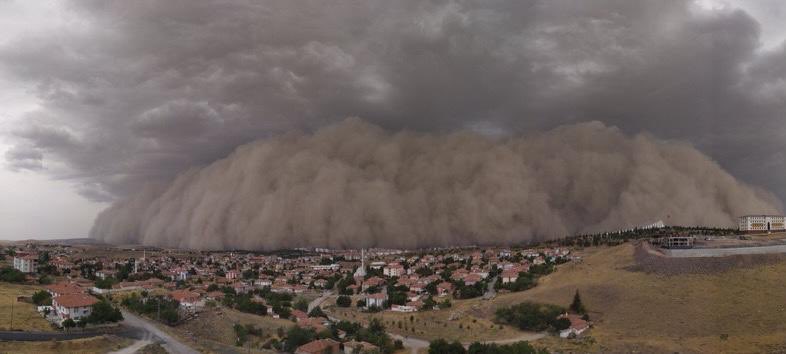 Άγκυρα:  Αμμοθύελλα «βιβλικών» διαστάσεων έπνιξε την τουρκική πρωτεύουσα