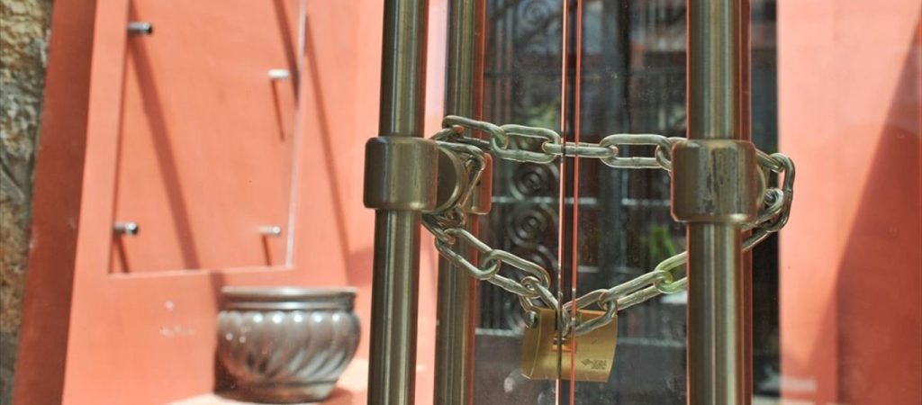 «Λουκέτο» σε δύο καταστήματα μετά από έλεγχο για την τήρηση των μέτρων