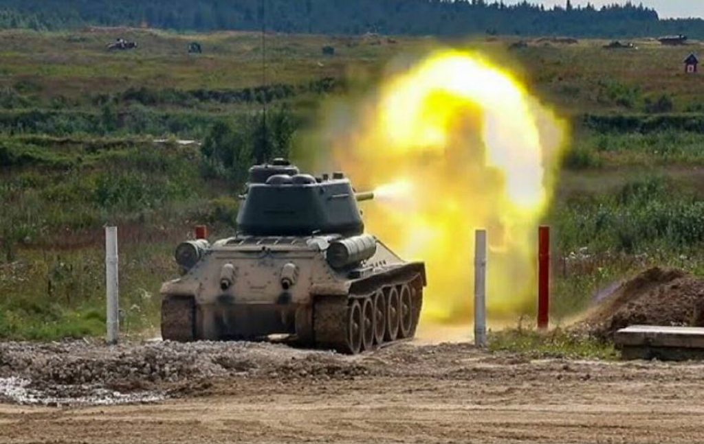 Το Τ-34 75 χρόνια μετά αποδεικνύει ότι ακόμα μπορεί να χτυπήσει άρματα (βίντεο)