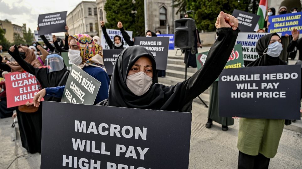 Κωνσταντινούπολη: Απειλές κατά του Ε.Μακρόν για την δημοσίευση σκίτσων του Μωάμεθ από το Charlie Hebdo