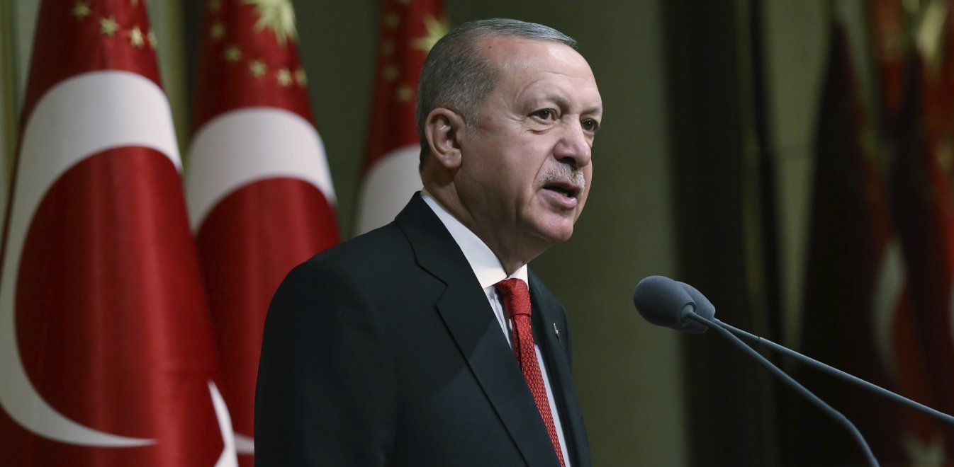 Η τουρκική οικονομία «βυθίζεται» αλλά ο Ρ.Τ.Ερντογάν χτίζει νέα παλάτια – Τώρα θέλει μέγαρο στη μνήμη του Αλ Αρσλάν