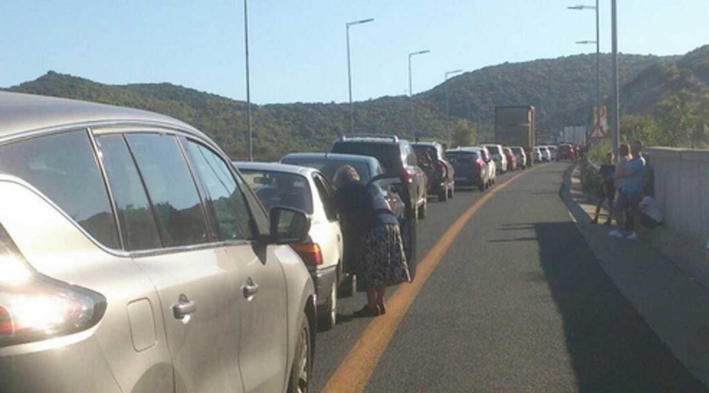 Κοζάνη: Φορτηγό πήρε φωτιά μέσα σε σήραγγα της Εγνατίας (βίντεο)