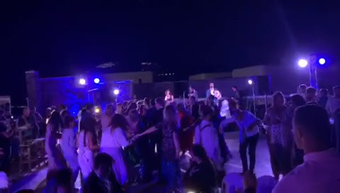 Σε βάφτιση στην Μύκονο η σύζυγος του Γ.Βρούτση και τα μέτρα κατά του κορωνοϊού