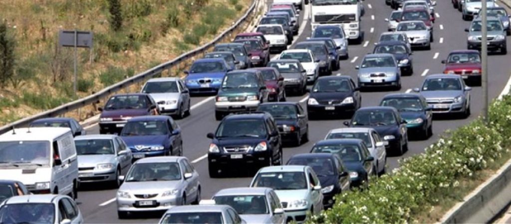 Μεγάλο μποτιλιάρισμα στον Κηφισό – Φορτηγό τυλίχθηκε στις φλόγες (upd)