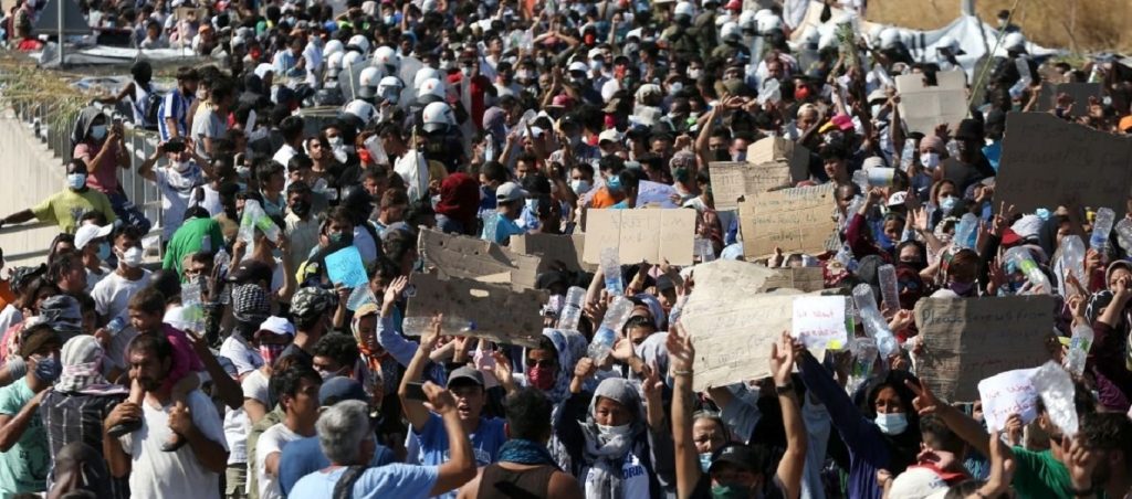 Λέσβος: Νέα διαδήλωση στο Καρά Τεπέ – Ζητούν να μεταφερθούν στην ηπειρωτική Ελλάδα