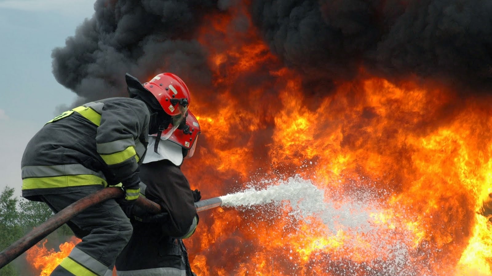 Κόρινθος: Σε ύφεση η φωτιά στην περιοχή Κουταλά (βίντεο)