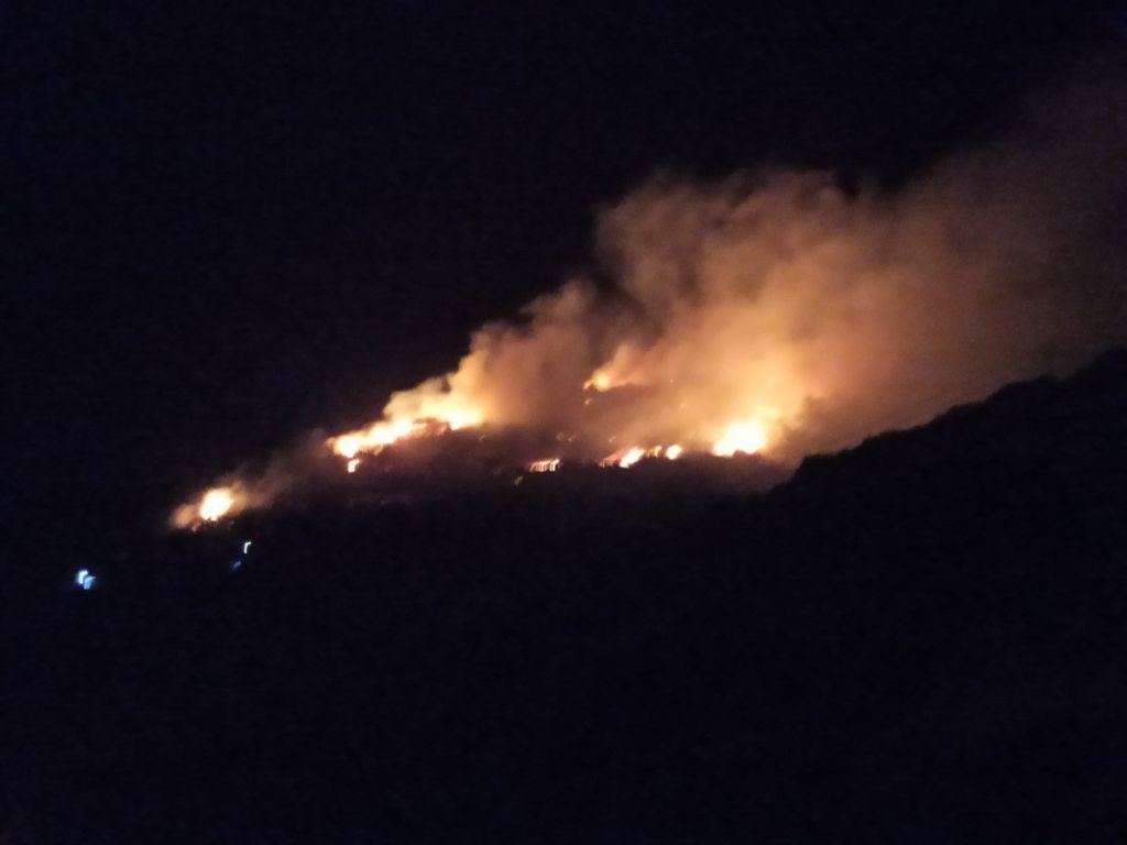 Εμπρησμός στο κέντρο αλλοδαπών στη Σάμο: Έξι προσαγωγές παράνομων μεταναστών για την φωτιά