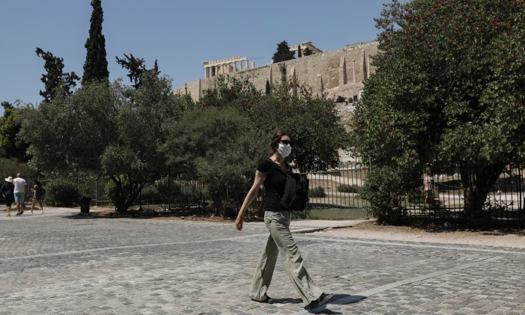 Οι «ειδικοί» μετά το φιάσκο με τις μάσκες στα σχολεία προτείνουν στην κυβέρνηση να κλείσει κέντρα διασκέδασης κ.λ.π