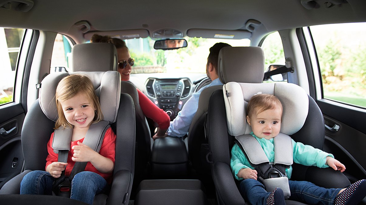 ΚΟΚ: Τα παιδιά μέχρι τα 12 έτη θα πρέπει να κάθονται σε ειδικό κάθισμα στο αυτοκίνητο – Από τα 16 σε μηχανάκι