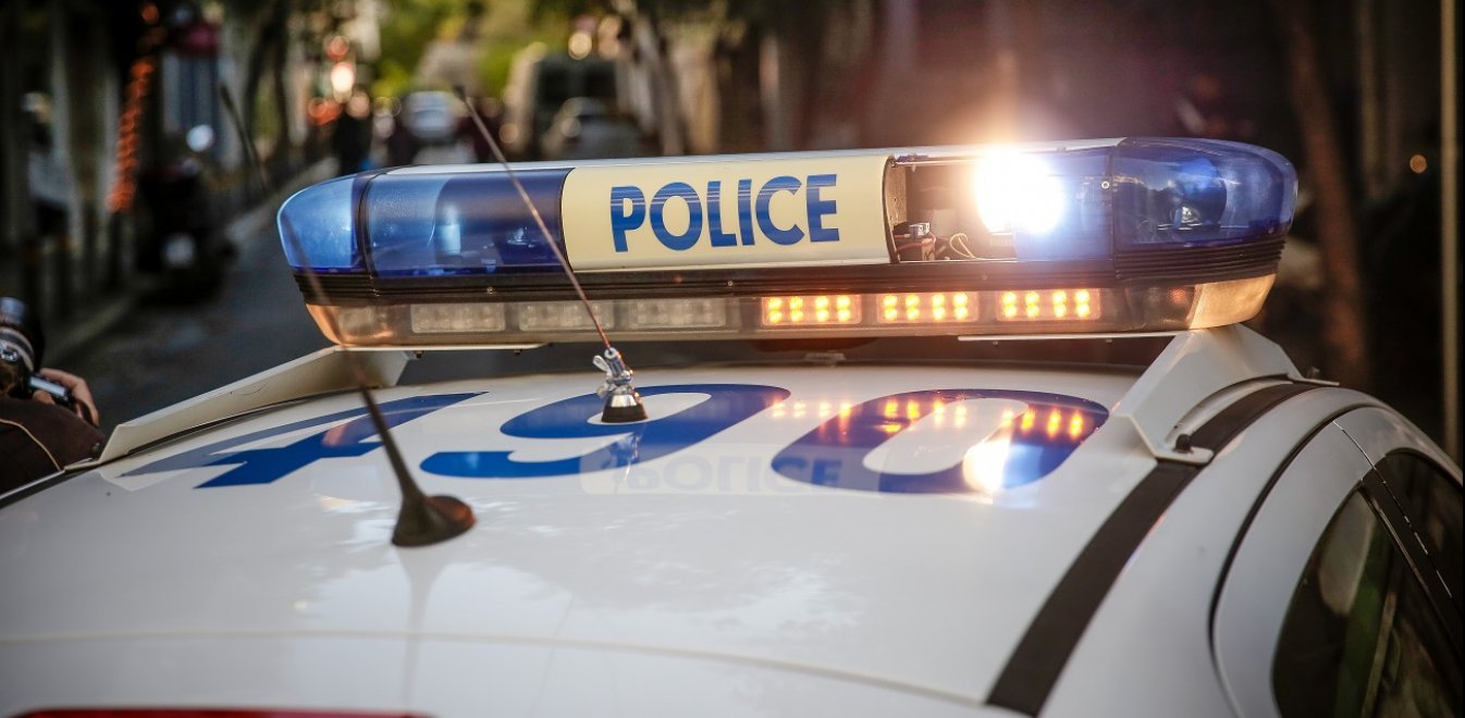 ΕΛ.ΑΣ: Συνελήφθησαν δύο αλλοδαποί που «ρήμαζαν» σταθμευμένα αυτοκίνητα στα νότια προάστια