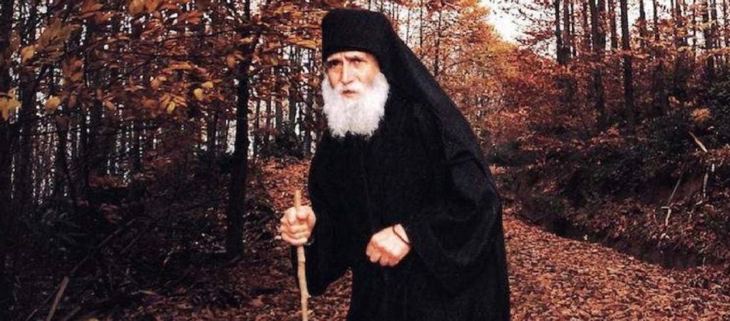 Φωτογραφίες από τα γυρίσματα της τηλεοπτικής σειράς που είναι αφιερωμένη στον βίο του Αγίου Παΐσιου