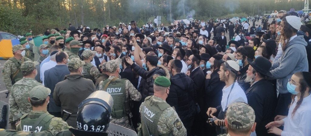 Ουκρανία: Χιλιάδες χασιδιστές προσκυνητές έχουν αποκλειστεί στα σύνορα – Κατηγορεί τη Λευκορωσία