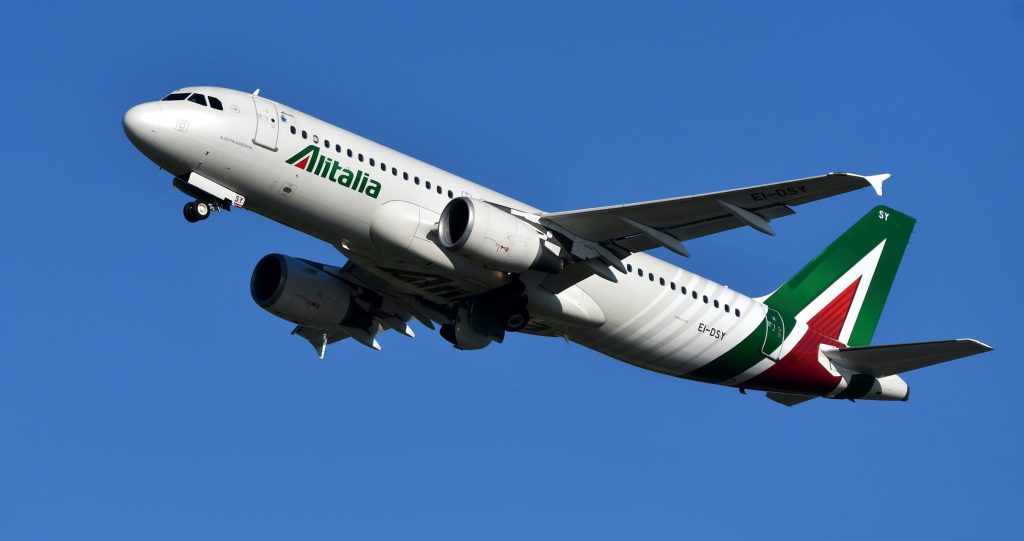 Alitalia: Ξεκίνησε πτήσεις «Covid-Free» μεταξύ Ρώμης και Μιλάνου