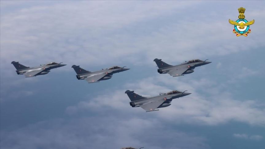 Τις πρώτες εικόνες από τις πτήσεις των νεοπαραληφθέντων Rafale έδωσε στη δημοσιότητα η Αεροπορία της Ινδίας