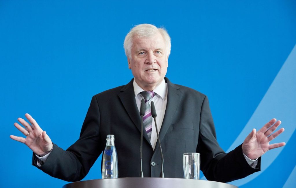 Χ.Ζέεχοφερ: Υπέρ της απόφασης της γερμανικής κυβέρνησης να πάρει επιπλέον παράνομους μετανάστες από την Ελλάδα