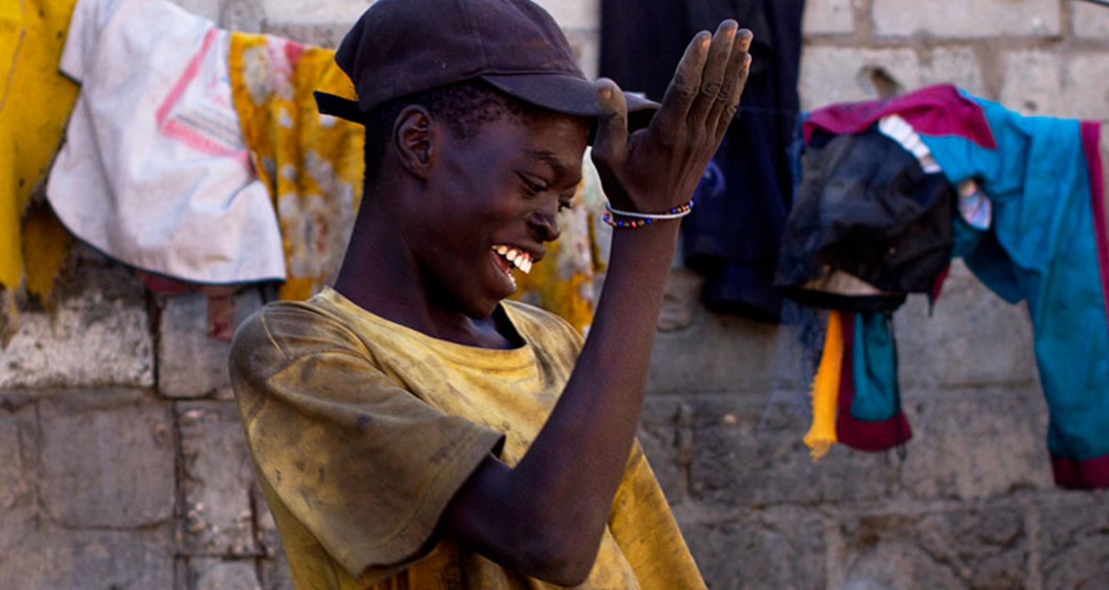 Τι ήταν η επιδημία γέλιου που συνέβη στη Τανζανία και κράτησε έναν ολόκληρο χρόνο; (βίντεο)