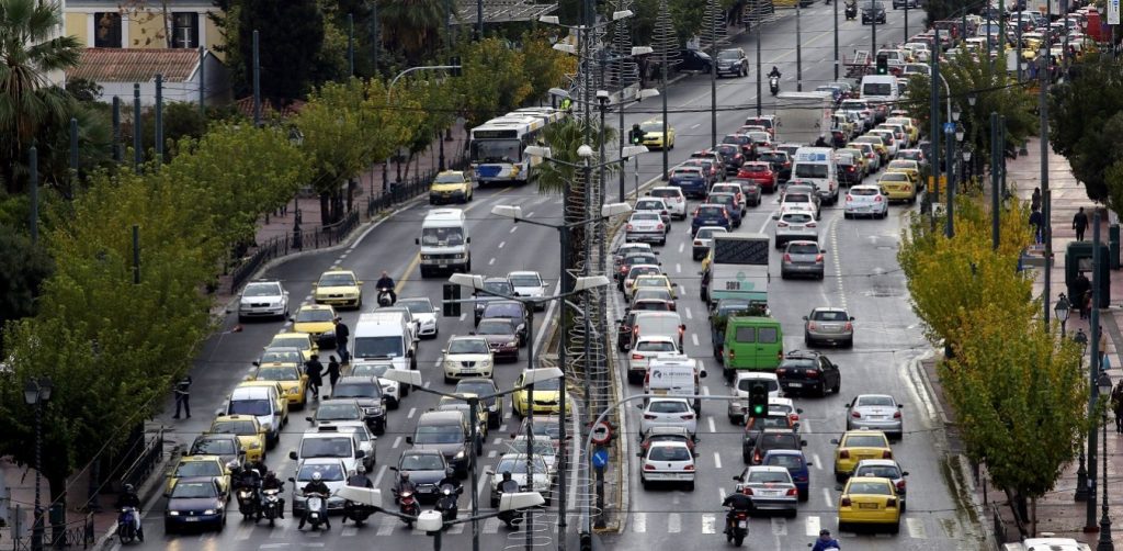 Κίνηση: Δείτε σε ποιους δρόμους υπάρχει μποτιλιάρισμα (χάρτης)