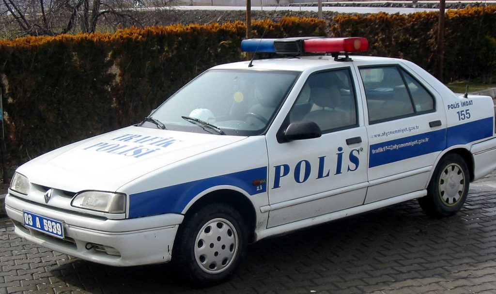 Τουρκία: Αυτοκίνητο έπεσε πάνω σε κατάστημα με κόσμο (βίντεο)