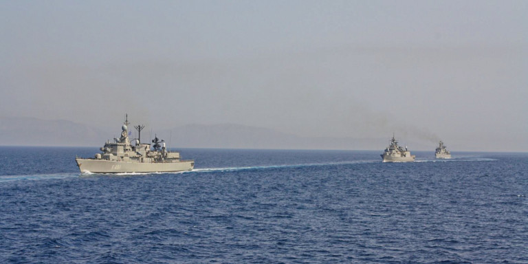Πληροφορίες για τουρκικά πολεμικά σε Ακσάζ και Αττάλεια – Η Ελλάδα στέλνει δύο φρεγάτες σε Λιβύη και Κύπρο