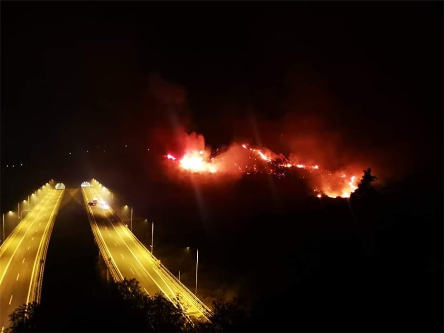 Πυρκαγιά στην Πάτρα: Εντολή εκκένωσης στα πρώτα σπίτια στα Συχαινά (βίντεο-φωτο)