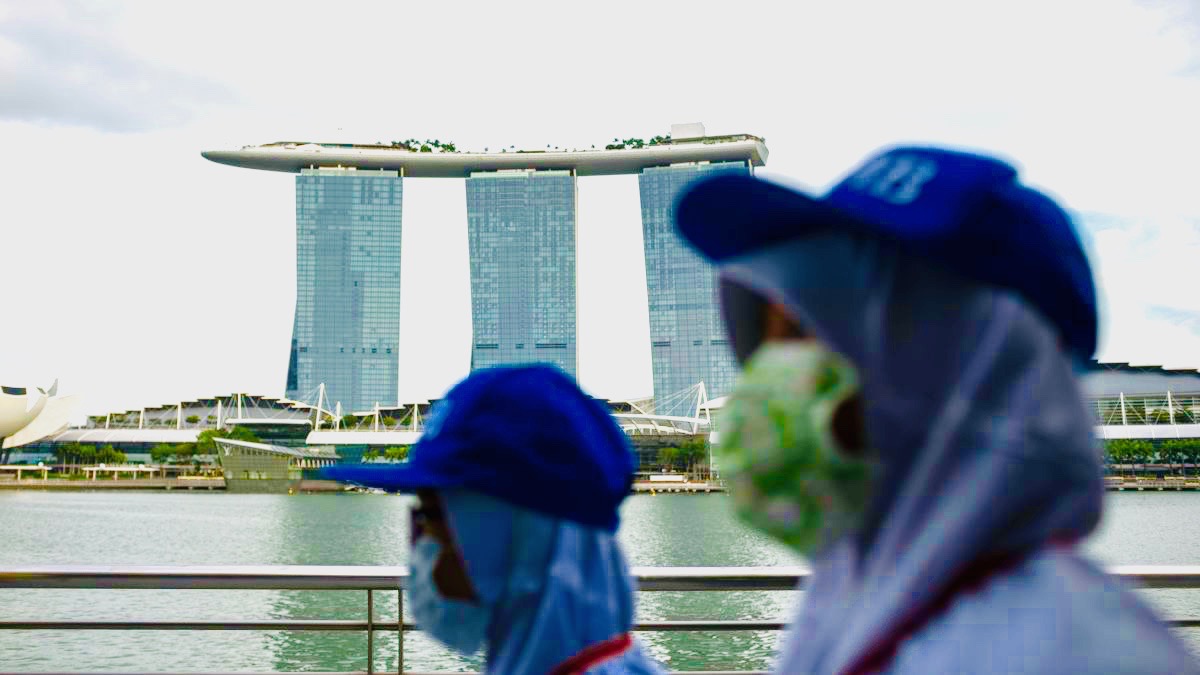 Πως η πυκνοκατοικημένη Σιγκαπούρη κατάφερε να έχει τόσα λίγα θύματα κορωνοϊού – 27 νεκροί σε 8 μήνες