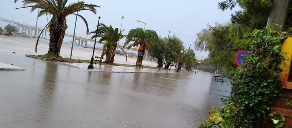 Πάτρα: Το φαινόμενο της Ρεστίας πλημμύρισε το Ρίο (φώτο)