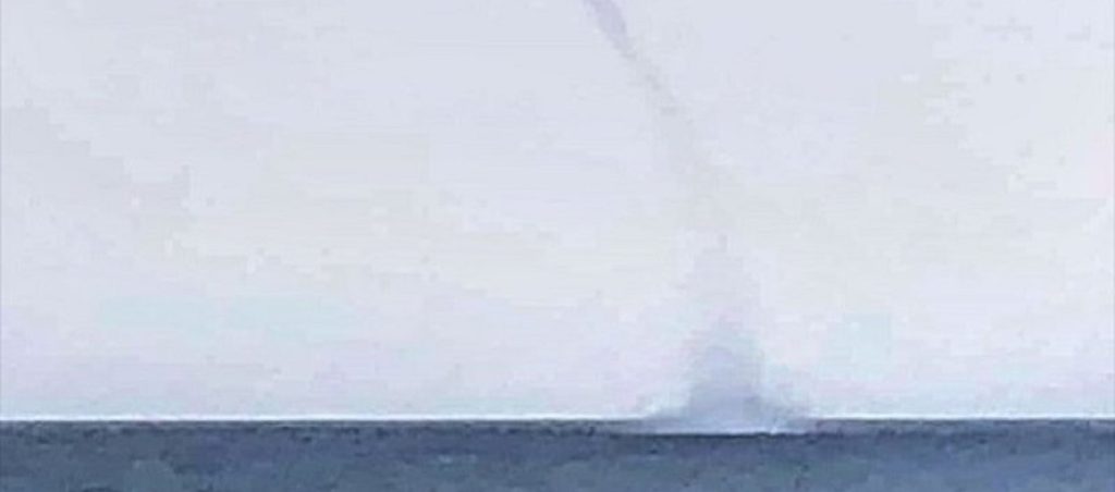 Κακοκαιρία «Ιανός»: Δημιουργήθηκε ανεμοστρόβιλος στην Πιερία (βίντεο)