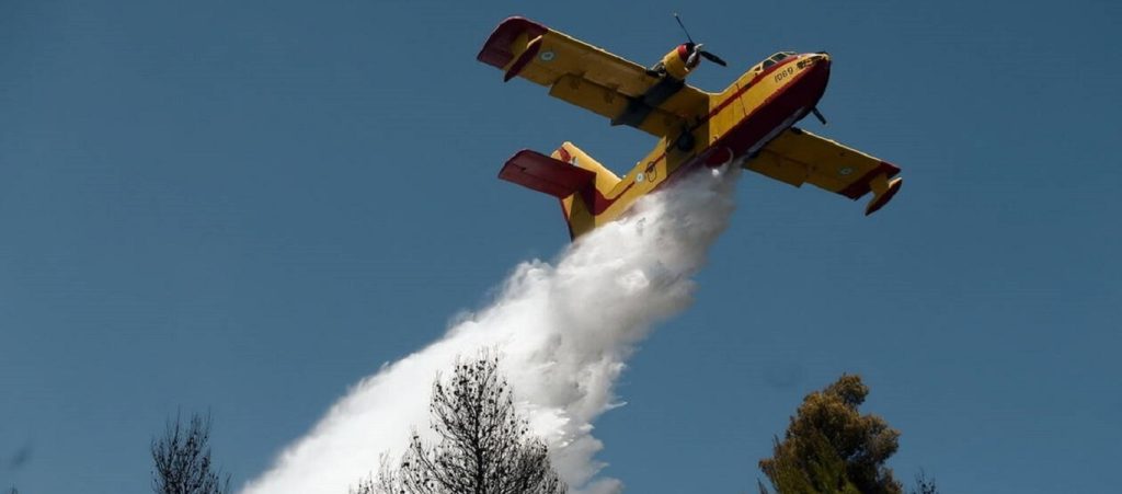 Υπό έλεγχο η φωτιά στο Πέραμα – Δεν απειλήθηκαν σπίτια (upd)