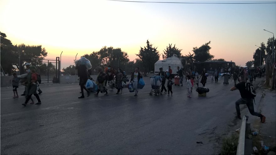 Λέσβος: Σε εξέλιξη οι επιχειρήσεις της ΕΛΑΣ στο Καρά Τεπέ – Πάνω από 5.000 στη δομή (βίντεο-φωτο)