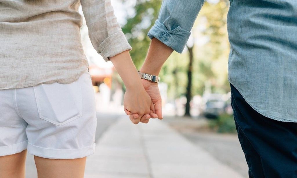 Δεν υπολόγισαν τίποτα: Ασυγκράτητο ζευγάρι «έσβησε τη φλόγα του» στον Δημοτικό κήπο Χανίων (φωτο)