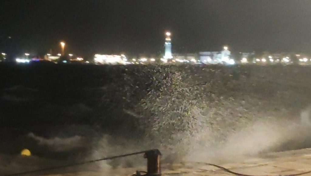 Κεφαλλονιά: O «Ιανός» βύθισε ιστιοπλοϊκό που ήταν δεμένο στην Αγία Ευφημία (βίντεο)