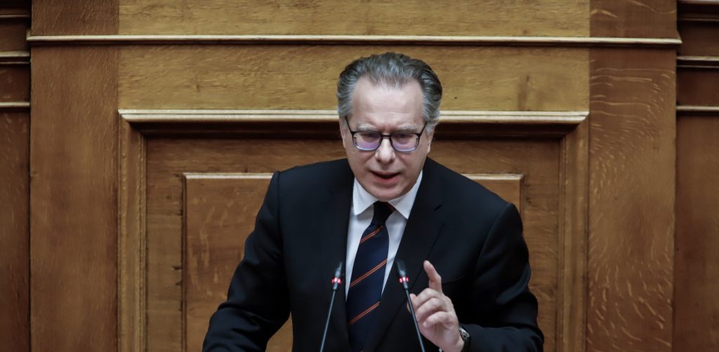 Αδιανόητο: Ο Γ.Κουμουτσάκος «λυπάται» επειδή έλαβε την Θεία Κοινωνία!