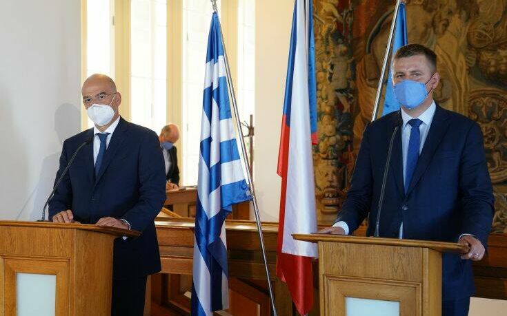 Ο Ν.Δένδιας ζητά τώρα να ετοιμάσει η ΕΕ κατάλογο κυρώσεων αλλά είναι έτοιμος για διάλογο με την Τουρκία