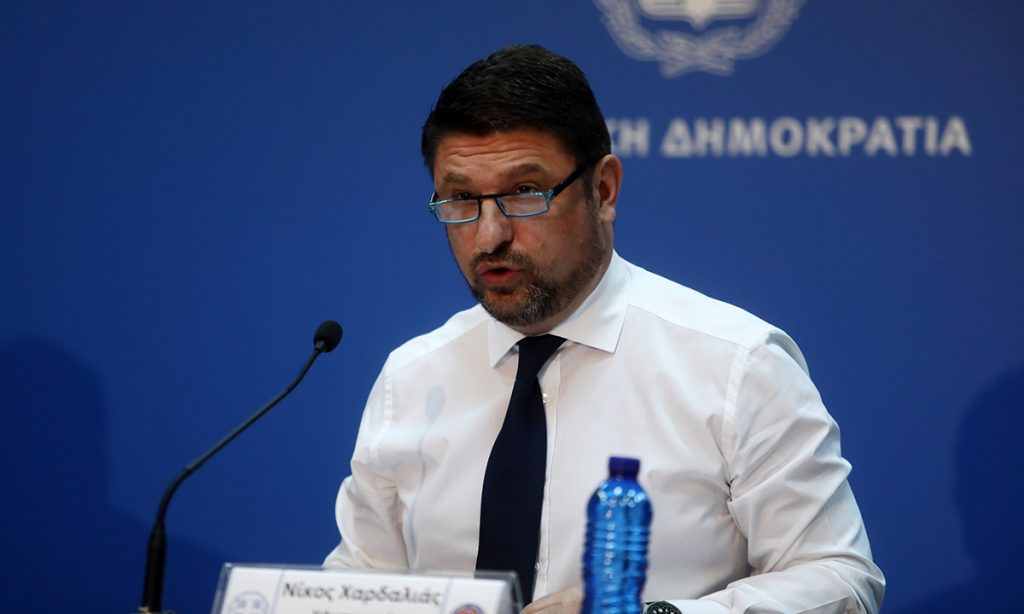 «Πυρά» Χαρδαλιά κατά Κουμουτσάκου για την Θεία Κοινωνία: «Είμαστε χριστιανοί αλλά ως κυβέρνηση να μην κάνουμε επίδειξη»!