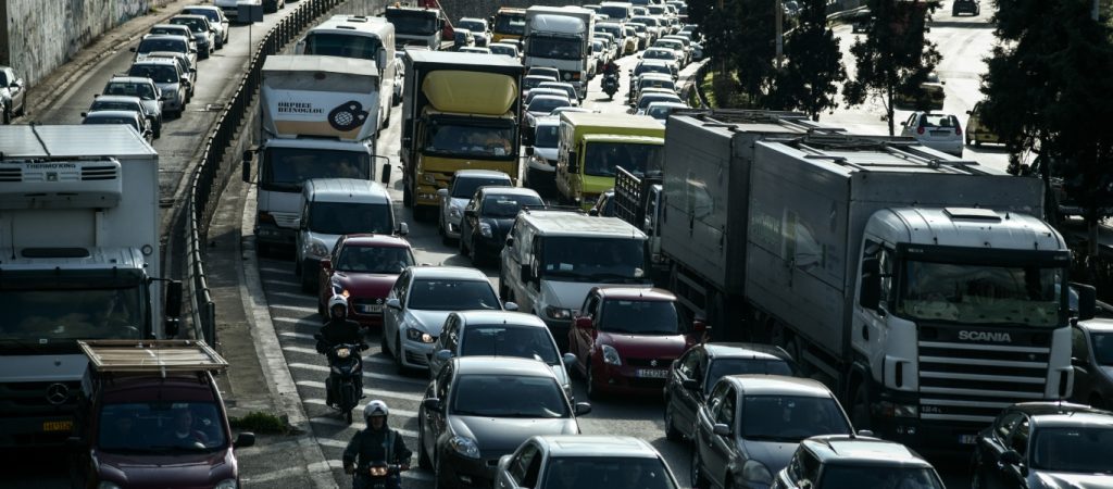 Ουρές χιλιομέτρων στον Κηφισό λόγω τροχαίου ατυχήματος