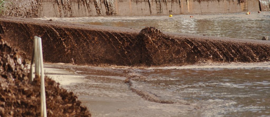 Κυκλώνας «Ιανός»: «Καλύφθηκε» από λάσπες το χωριό Άσσος στην Κεφαλονιά (φωτό)