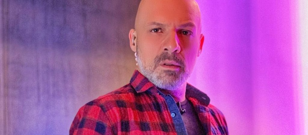 Ν.Μουτσινάς: «Δεν πρέπει να γίνεται θέμα συζήτησης αν κάποιος είναι γκέι – Αποδεχτείτε τον εαυτό σας»