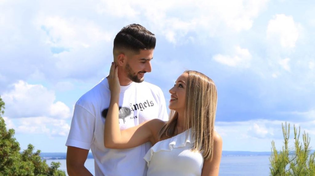 Αυτή είναι η σύντροφος του Α.Τσολάκ που θα βάλει… «γκολ» στην Τούμπα (φώτο)