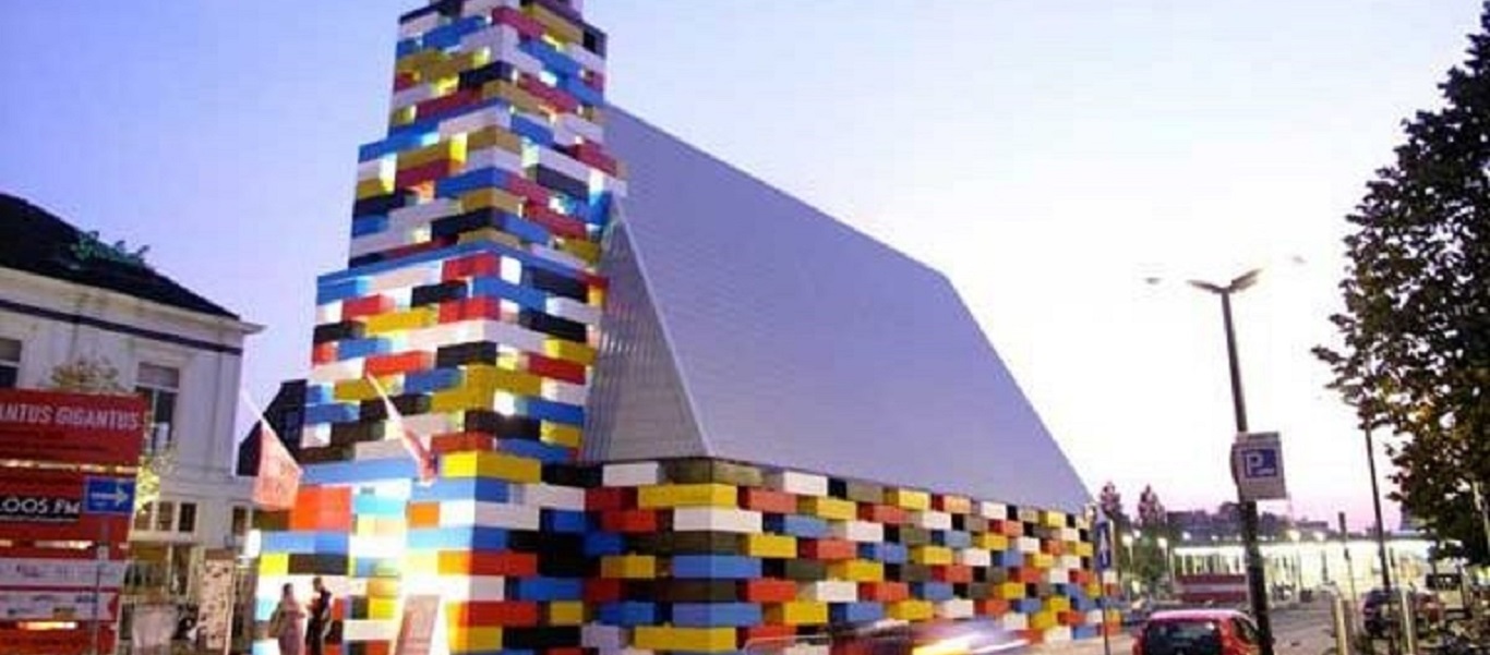 Δείτε την πρωτότυπη εκκλησία κατασκευασμένη από Lego (φώτο)