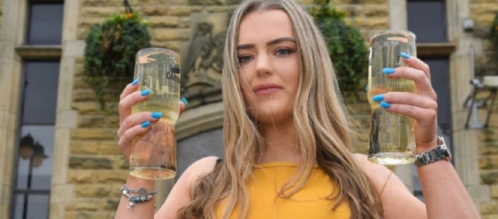 Βρετανίδα θέλει να μικρύνει το τεράστιο στήθος της – «Μου καταστρέφει τη ζωή» (φώτο)